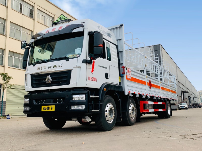 汕德卡9.5米气瓶运输车