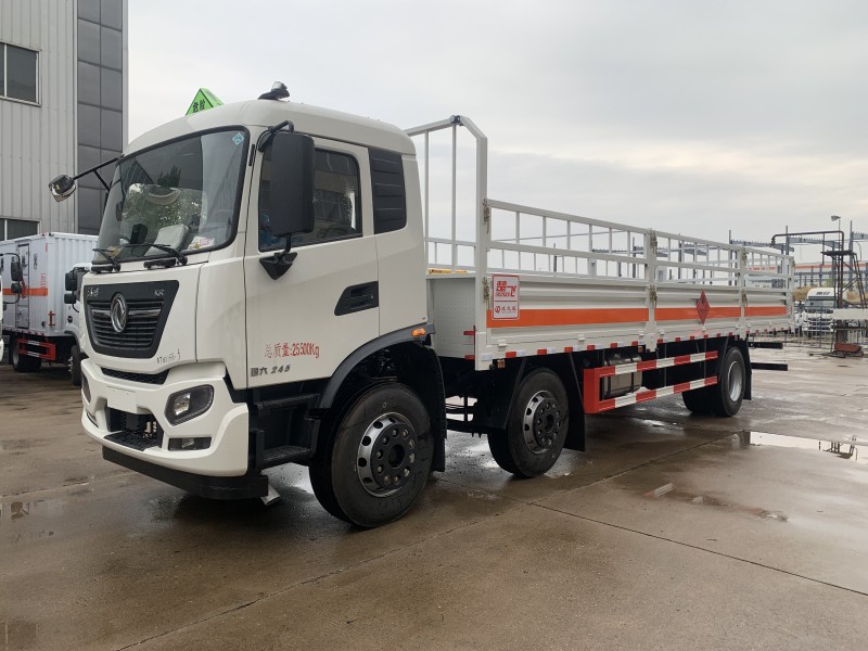 东风天锦小三轴8.6米气瓶运输车