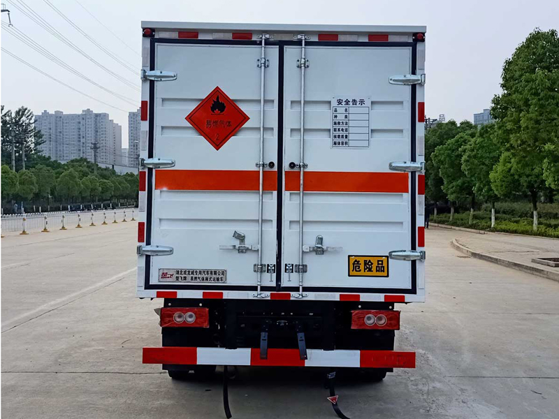 福田领航4.1米易燃气体运输车