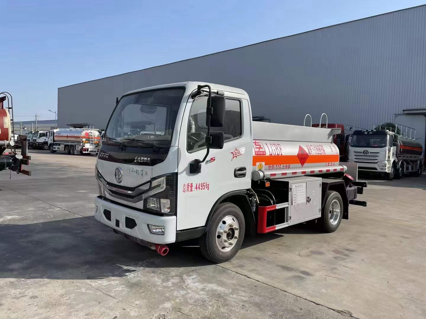 东风多利卡2吨油罐车