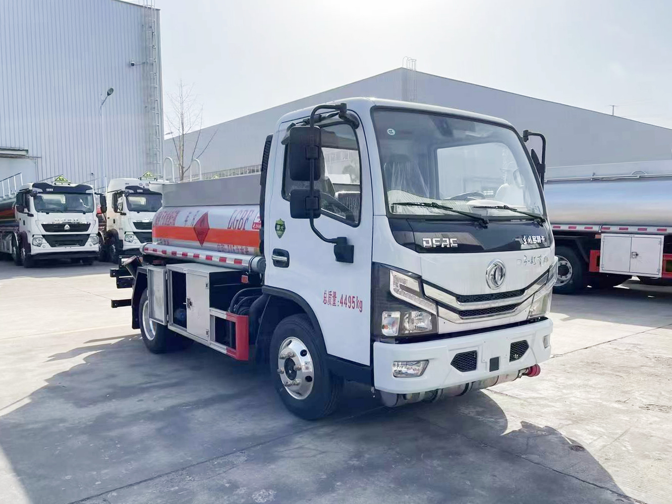 东风多利卡2吨油罐车