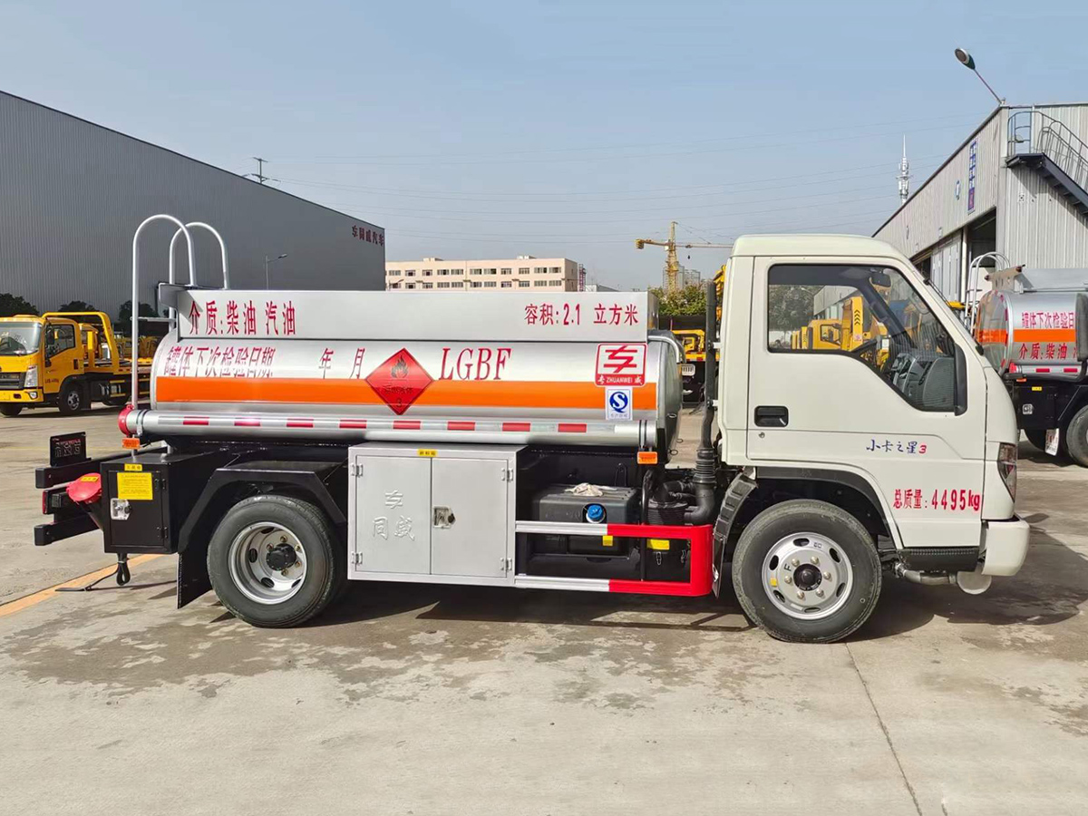 福田小卡之星2吨油罐车