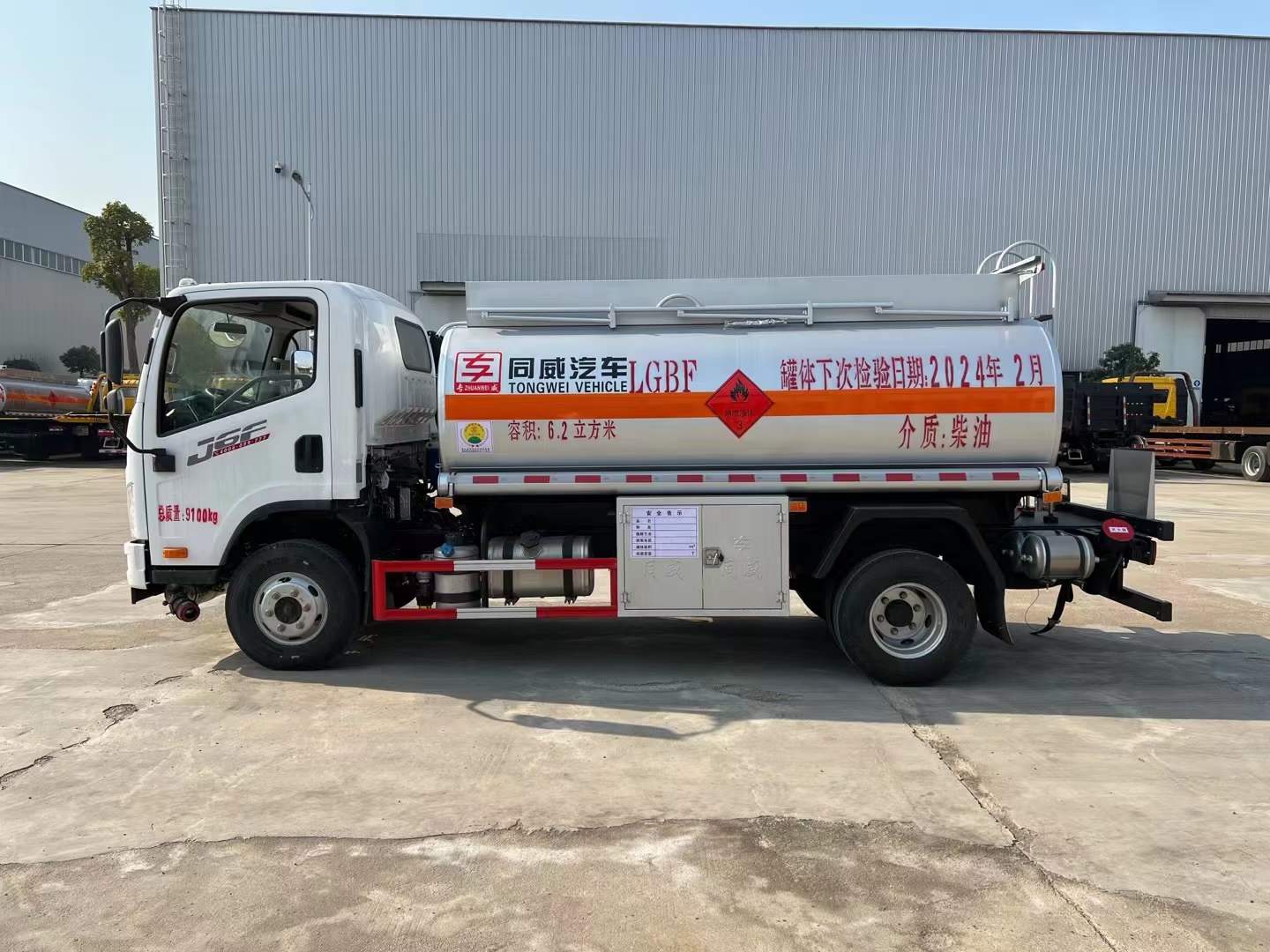 解放J6F 5吨油罐车