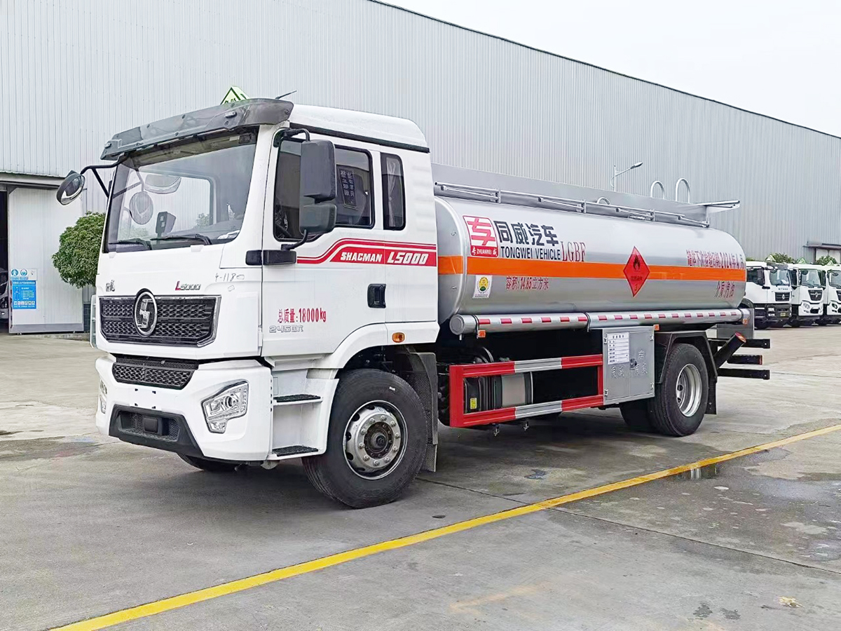 陕汽德龙12吨油罐车