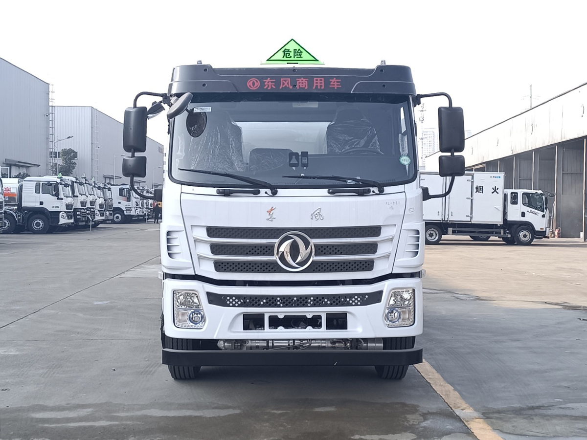 东风锦程12吨油罐车