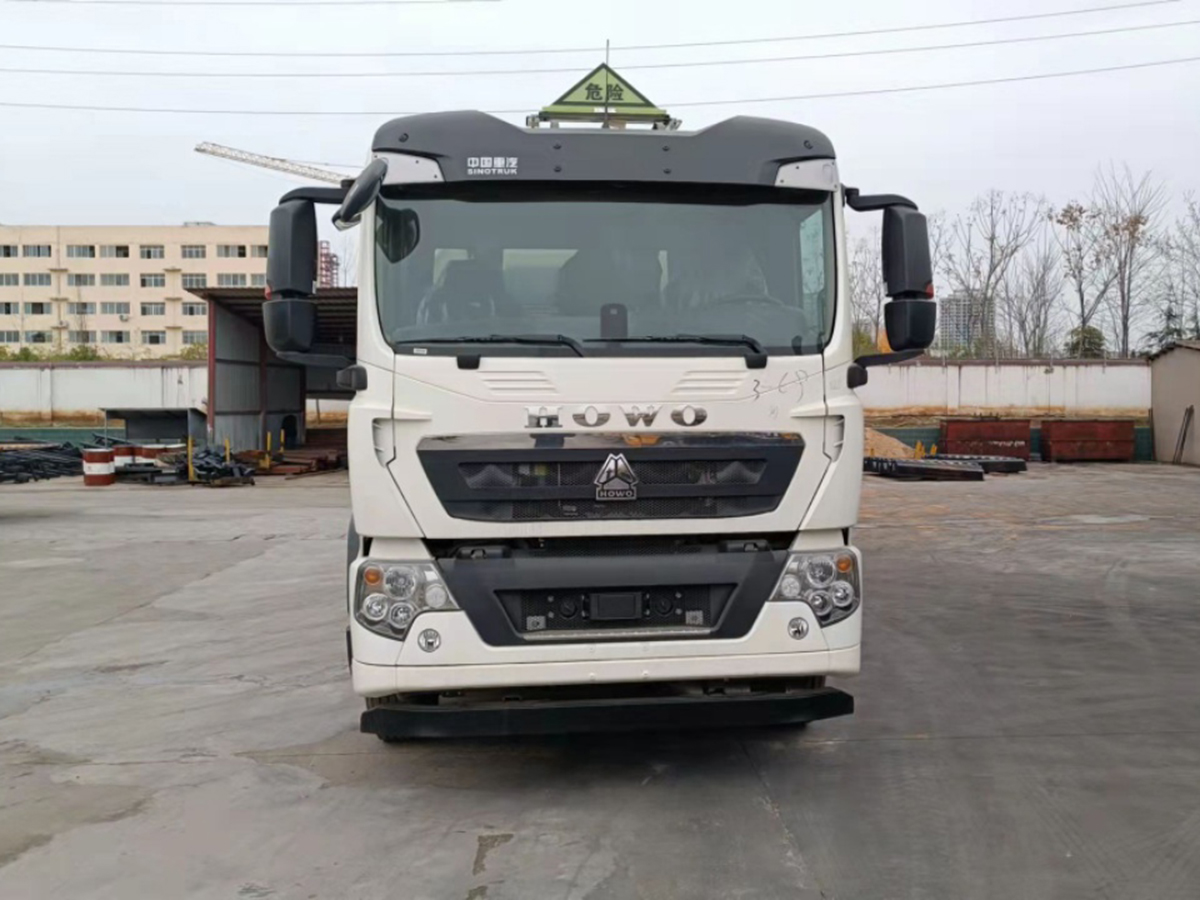 重汽豪沃后双桥16吨铝合金油罐车