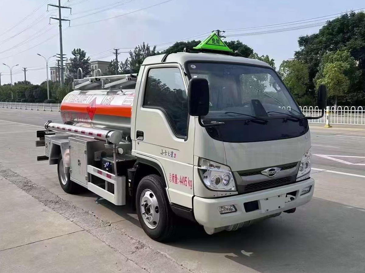 福田小卡之星2吨铝合金油罐车