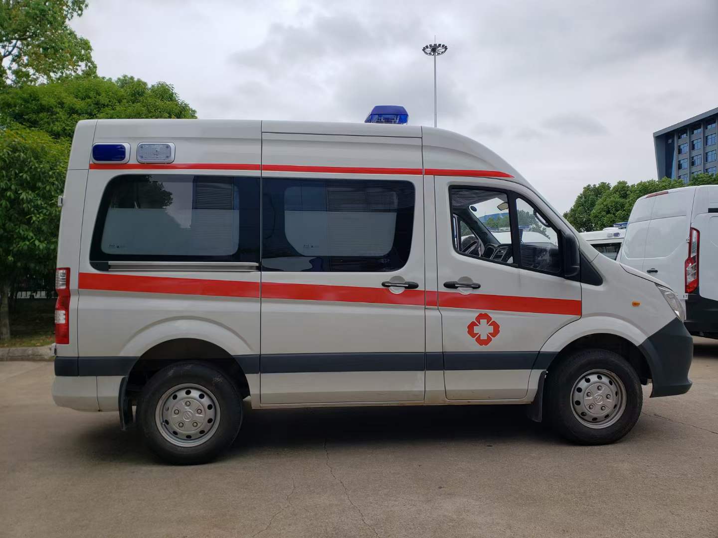 福田图雅诺救护车