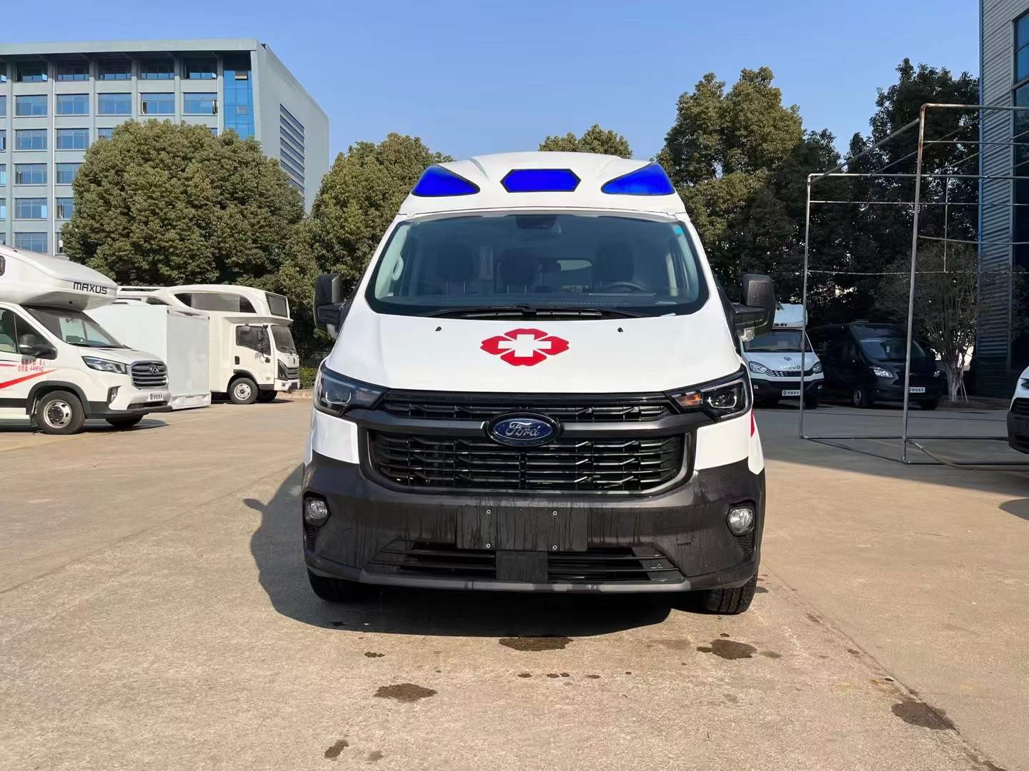 江铃福特新全顺V362监护型救护车