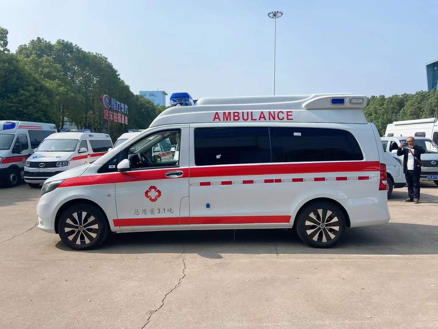 奔驰威霆负压救护车