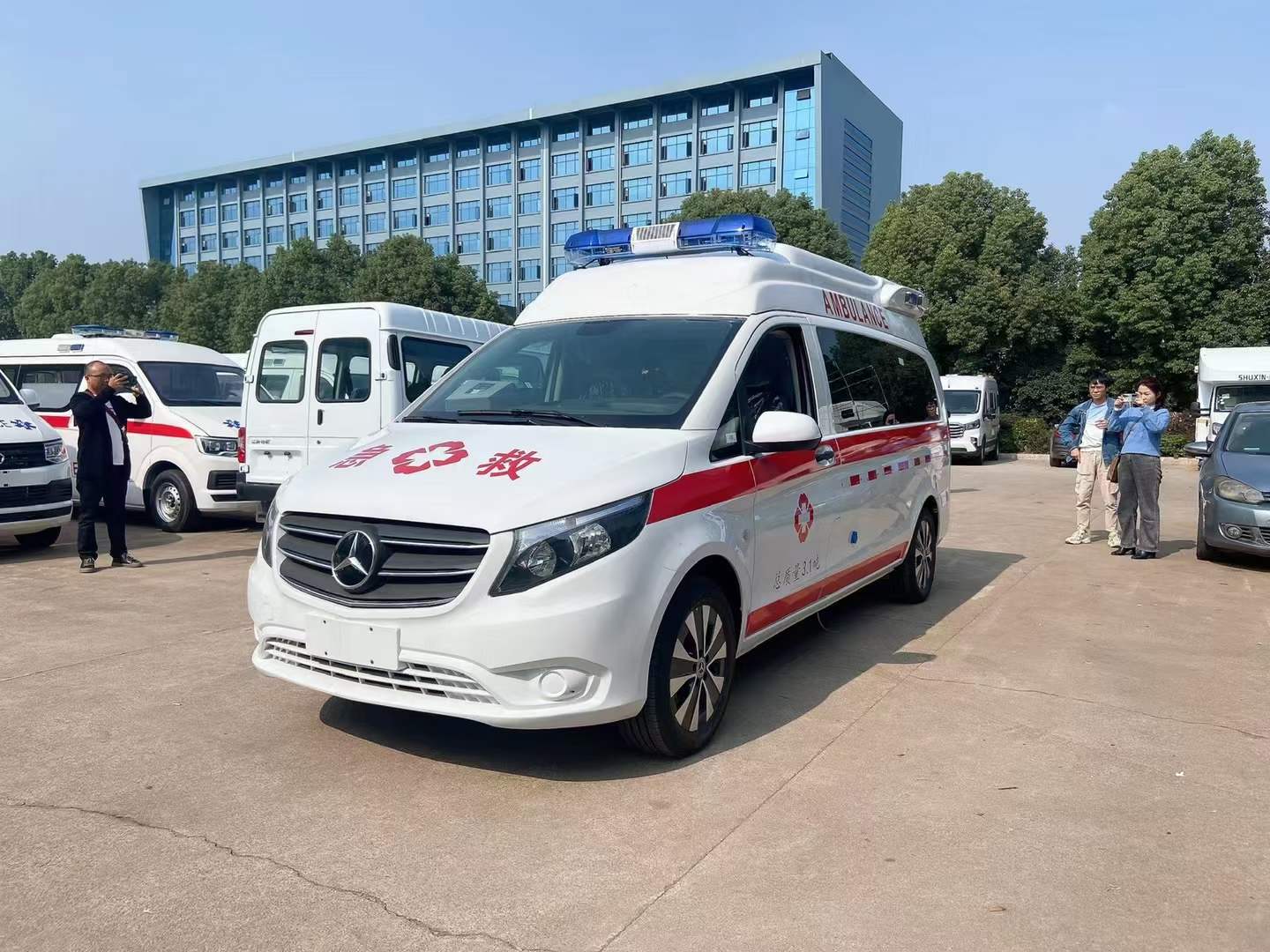 奔驰威霆负压救护车