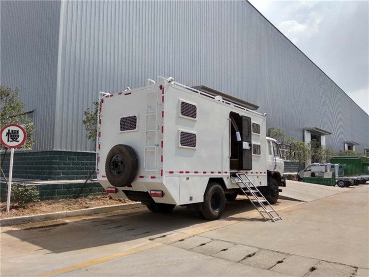 东风越野四驱宿营车