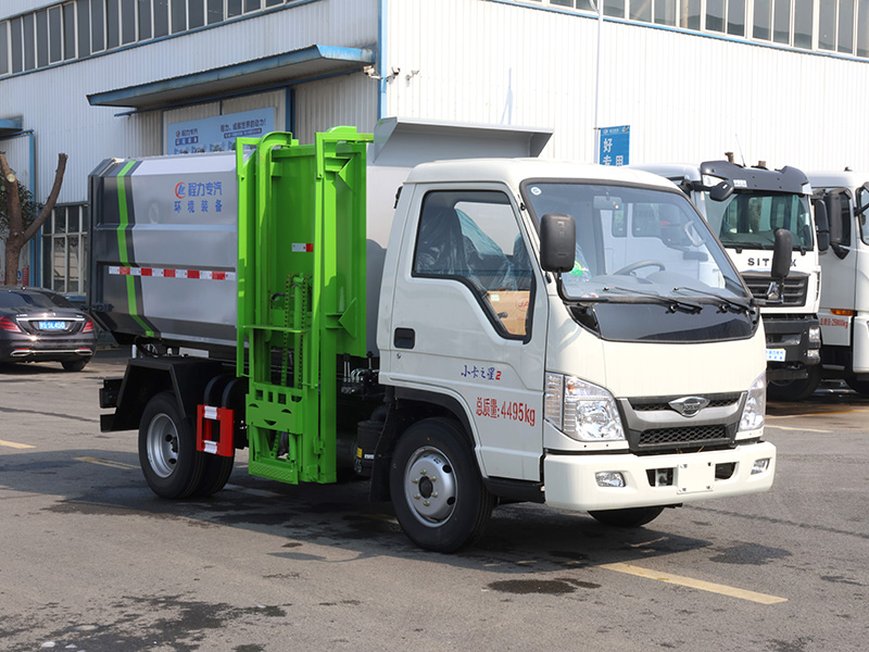 福田小卡2挂桶垃圾车