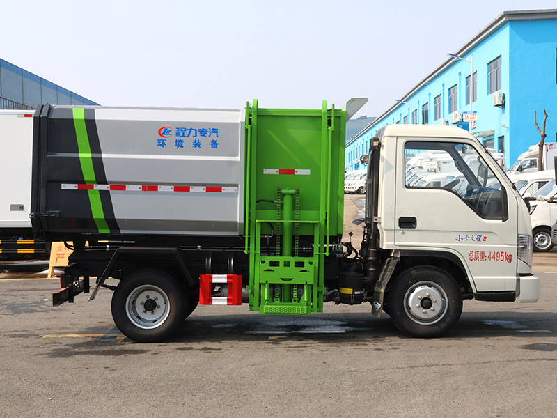 福田小卡2挂桶垃圾车