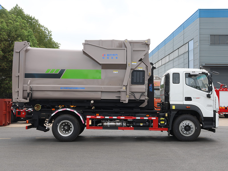 单桥福田领航ES7勾臂垃圾车