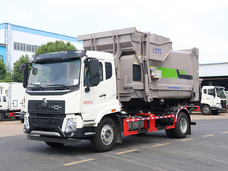 单桥重汽豪沃勾臂垃圾车
