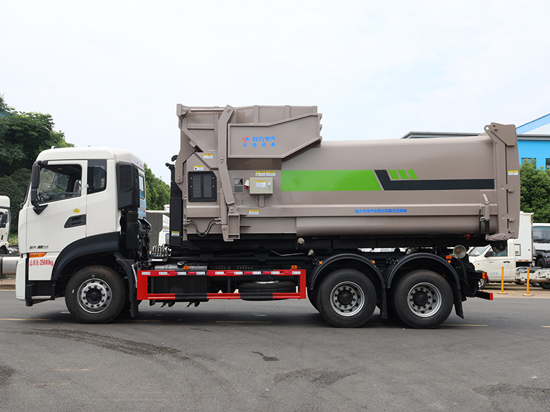 后双桥东风天龙KL勾臂垃圾车