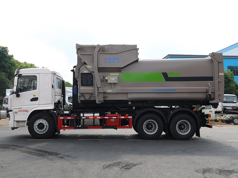 后双桥陕汽轩德翼勾臂垃圾车