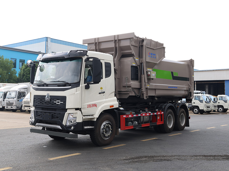 后双桥重汽豪沃勾臂垃圾车
