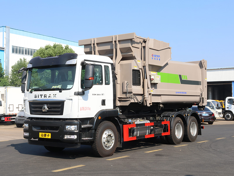 后双桥重汽汕德卡勾臂垃圾车