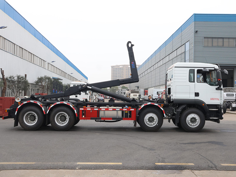 前四后八重汽汕德卡勾臂垃圾车