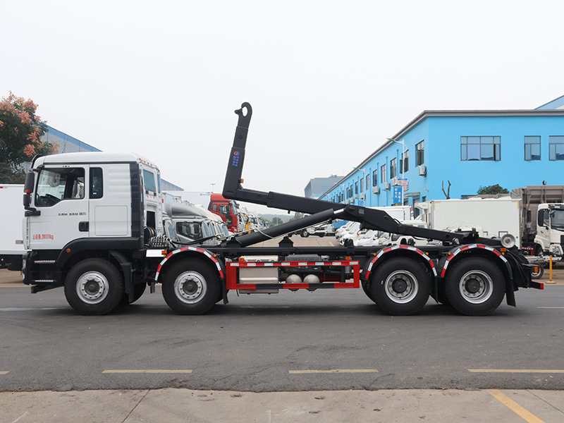 前四后八重汽汕德卡勾臂垃圾车