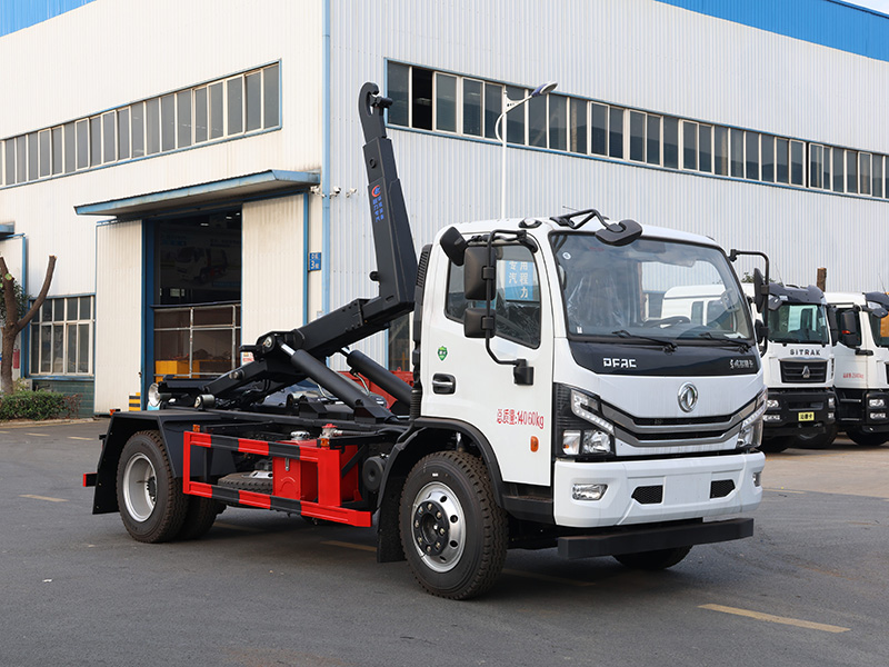 东风多利卡D7套臂勾臂垃圾车