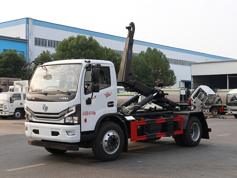 东风多利卡D7套臂勾臂垃圾车