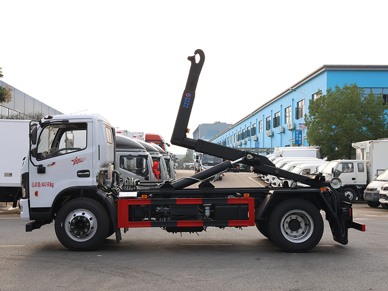 东风多利卡D7套臂勾臂垃圾车