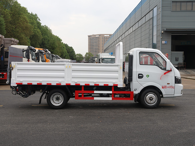 东风途逸汽油桶装垃圾车