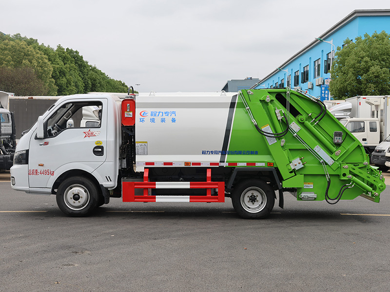 东风途逸（4方带密封盖）压缩垃圾车