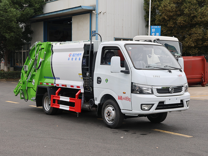 东风途逸（4方带密封盖）压缩垃圾车