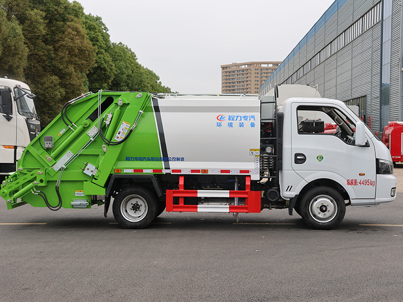 东风途逸（4方带密封盖）压缩垃圾车