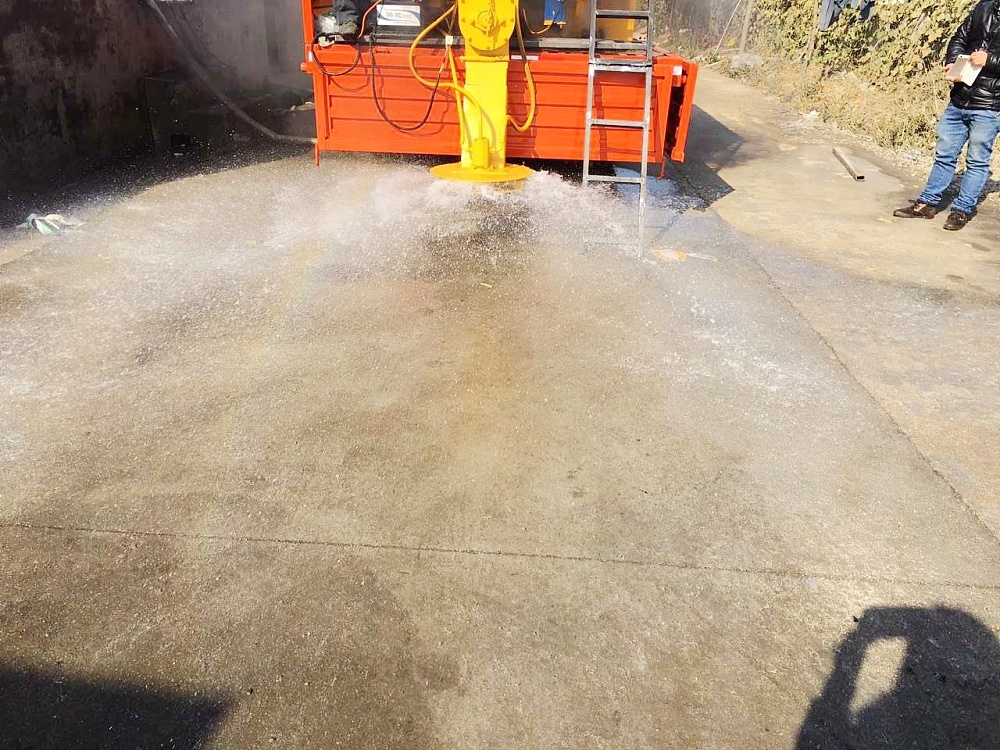 东风大多利卡清雪融雪撒盐车