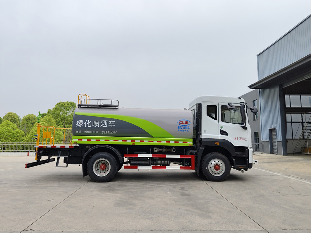 东风多利卡D9洒水车