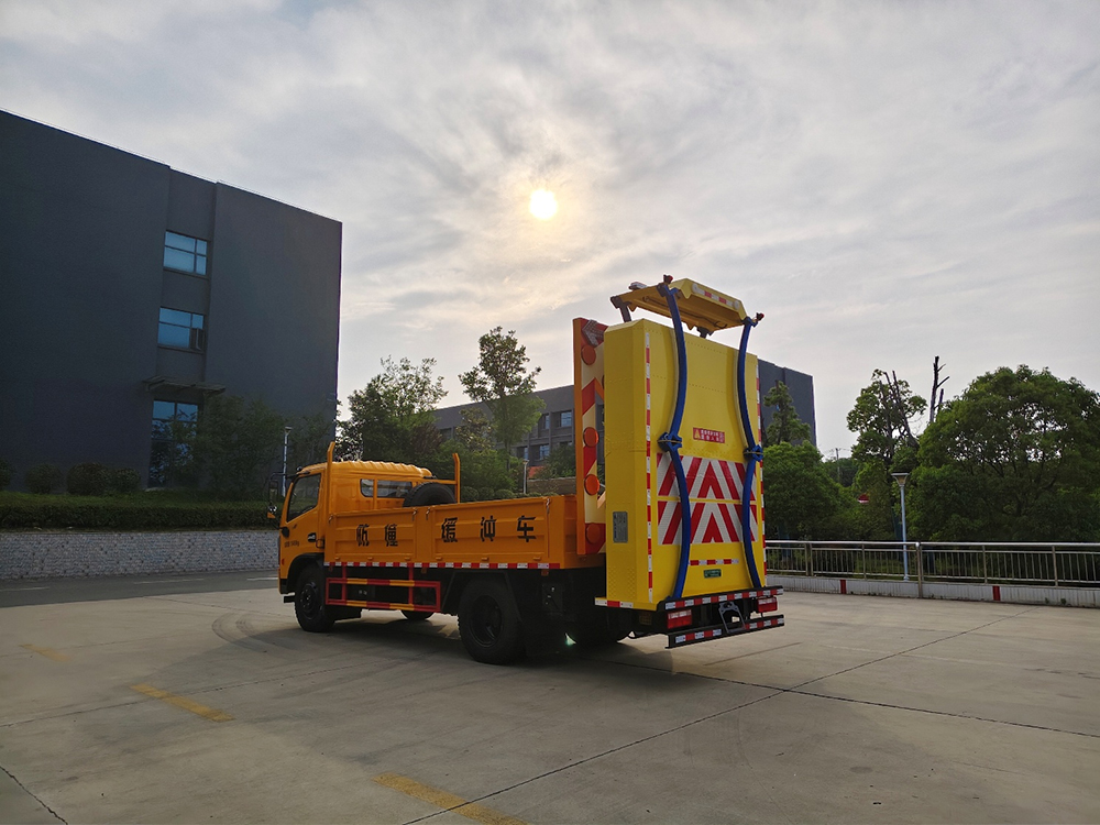 CL5100TFZ6ADZ防撞缓冲车